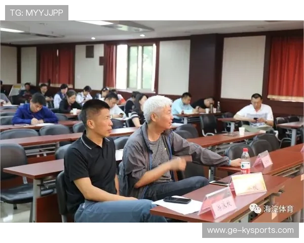 业余教练如何系统提升专业知识与执教能力